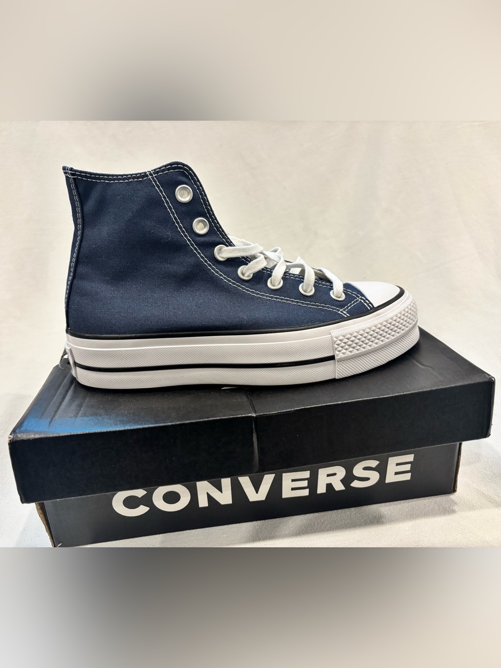 Converse Women’s 7.5/Kids 5.5 Navy and White Chuck Taylor High Top Sneakers - Picture 2 of 8